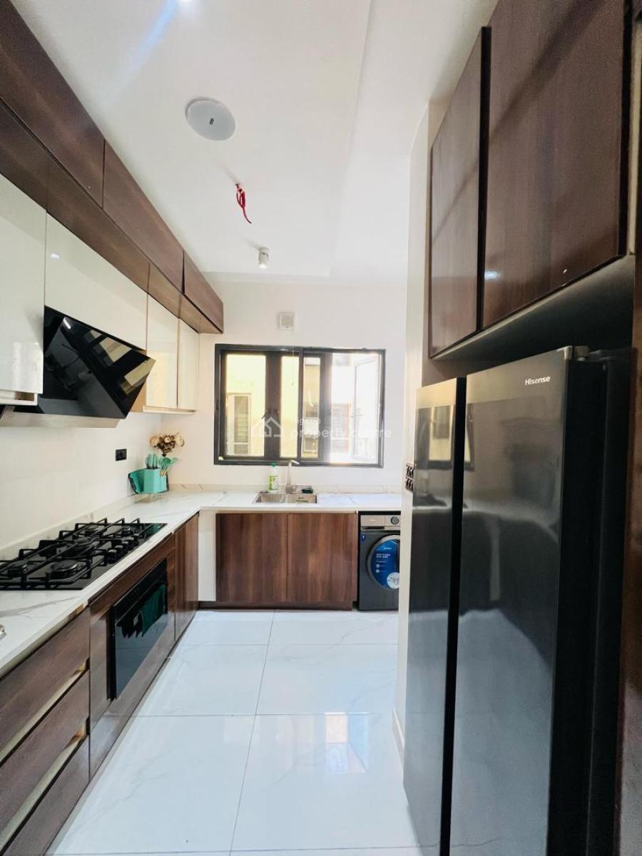 Luxe 2 Bedroom Apartment with Swimming Pool and Gym, Chibo Ofodile Close, Lekki Phase 1, Lekki, Lagos, Flat / Apartment Short Let