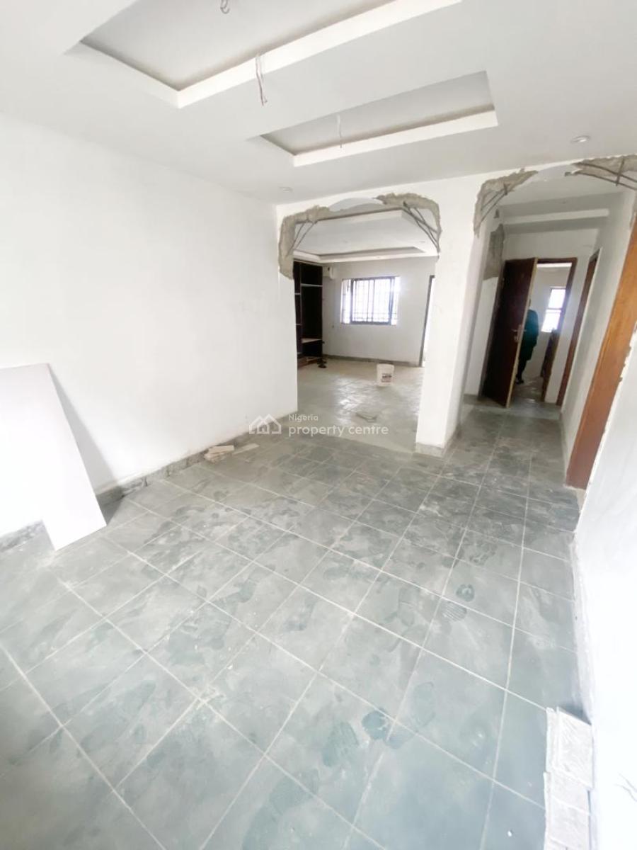 a Renovated Spacious 3 Bedroom Flat Upstairs, in Secured Gra Estate Magodo Phase 2, Magodo, Lagos, Flat / Apartment for Rent