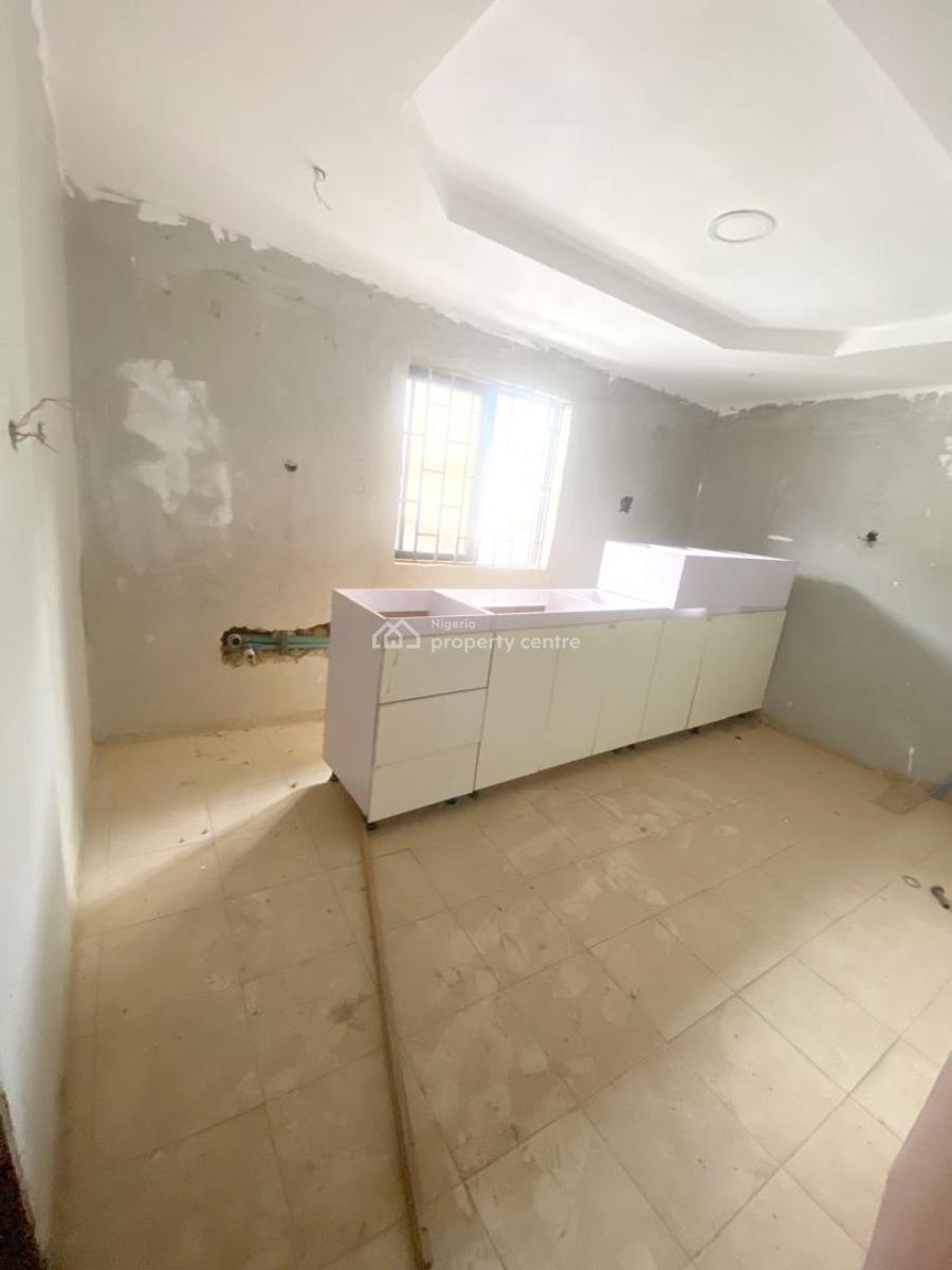 a Renovated Spacious 3 Bedroom Flat Upstairs, in Secured Gra Estate Magodo Phase 2, Magodo, Lagos, Flat / Apartment for Rent