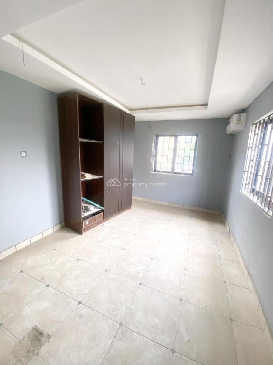 a Renovated Spacious 3 Bedroom Flat Upstairs, in Secured Gra Estate Magodo Phase 2, Magodo, Lagos, Flat / Apartment for Rent