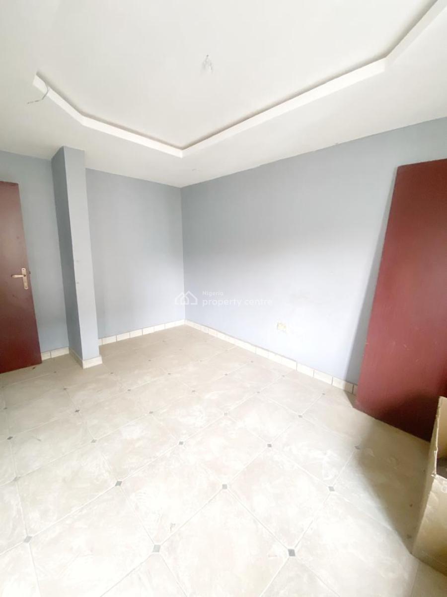 a Renovated Spacious 3 Bedroom Flat Upstairs, in Secured Gra Estate Magodo Phase 2, Magodo, Lagos, Flat / Apartment for Rent