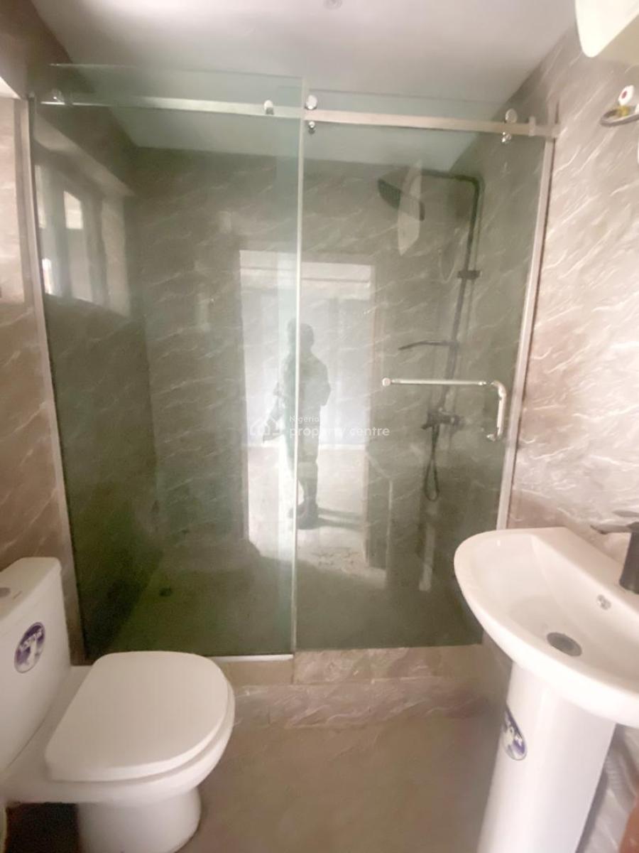 a Renovated Spacious 3 Bedroom Flat Upstairs, in Secured Gra Estate Magodo Phase 2, Magodo, Lagos, Flat / Apartment for Rent