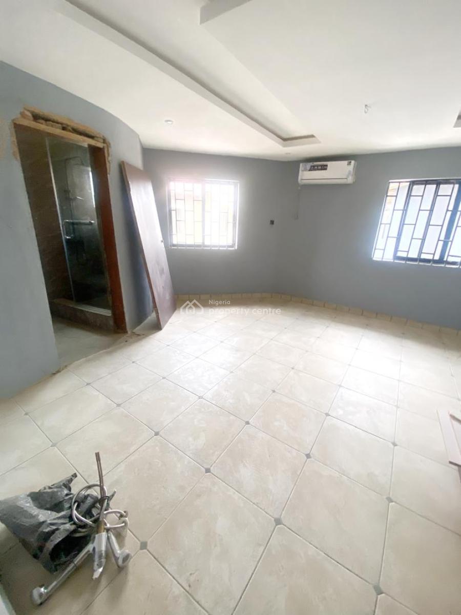 a Renovated Spacious 3 Bedroom Flat Upstairs, in Secured Gra Estate Magodo Phase 2, Magodo, Lagos, Flat / Apartment for Rent