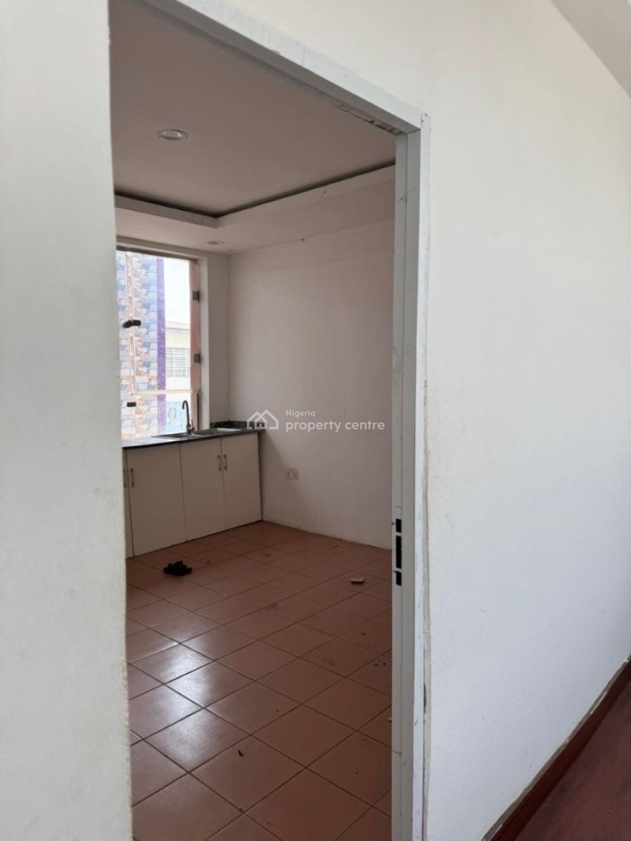 Strategic 250sqm Shop/office Space, Gwarinpa, Abuja, Plaza / Complex / Mall for Rent