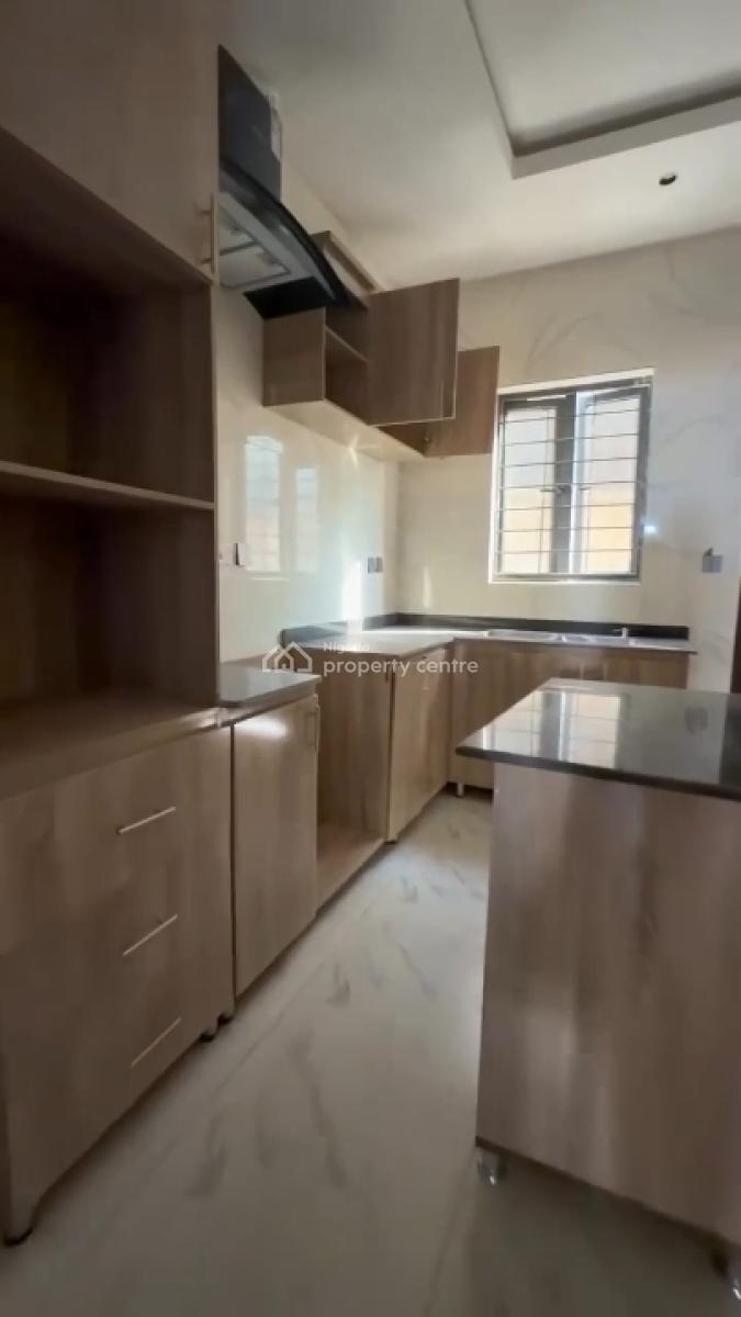 4 Bedrooms Terrace Duplex, Tarred Road, Guzape District, Abuja, Terraced Duplex for Rent