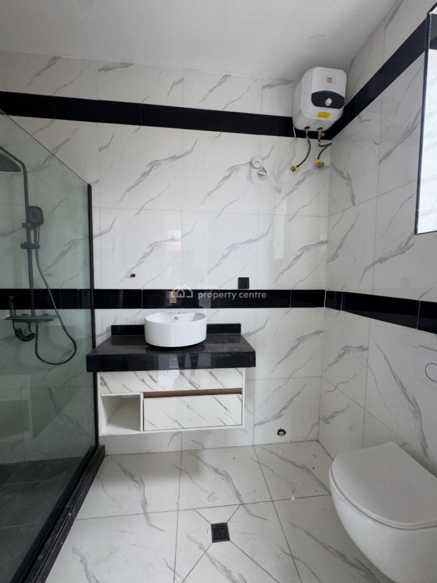 Well Built 2 Bedroom Apartment with Elevator and Gym, Lekki Phase 1, Lekki, Lagos, Flat / Apartment for Sale