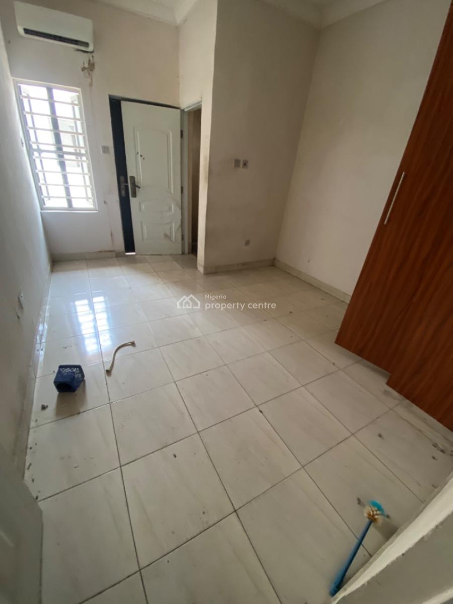 Fully Serviced 2 Bedrooms Flat Upstairs, Ikota, Lekki, Lagos, Flat / Apartment for Rent