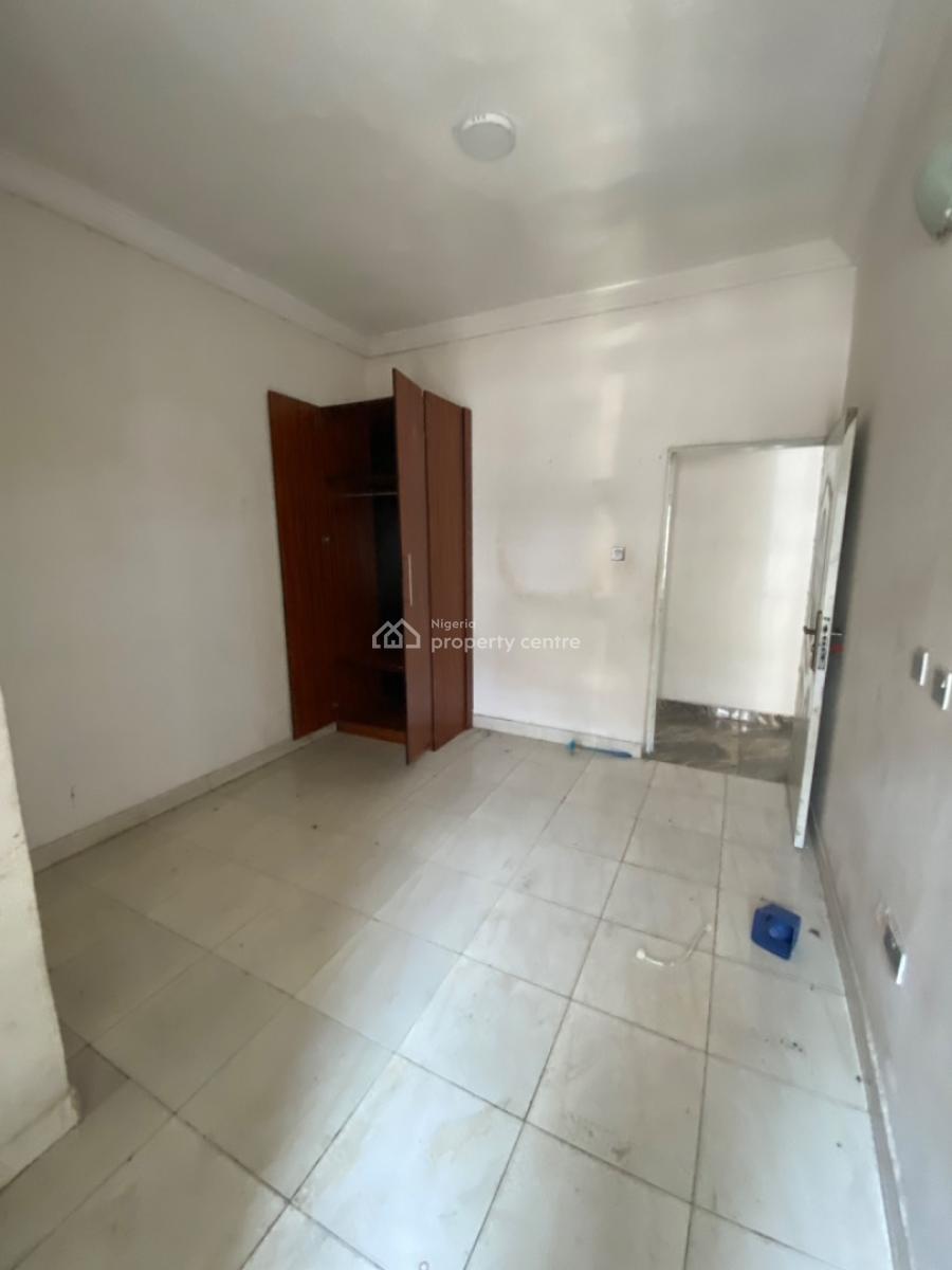 Fully Serviced 2 Bedrooms Flat Upstairs, Ikota, Lekki, Lagos, Flat / Apartment for Rent