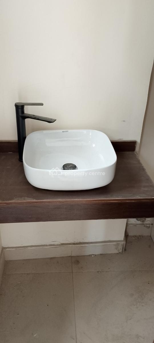 Lovely One Room Flat(self Contain), Onike, Yaba, Lagos, Self Contain (single Rooms) for Sale