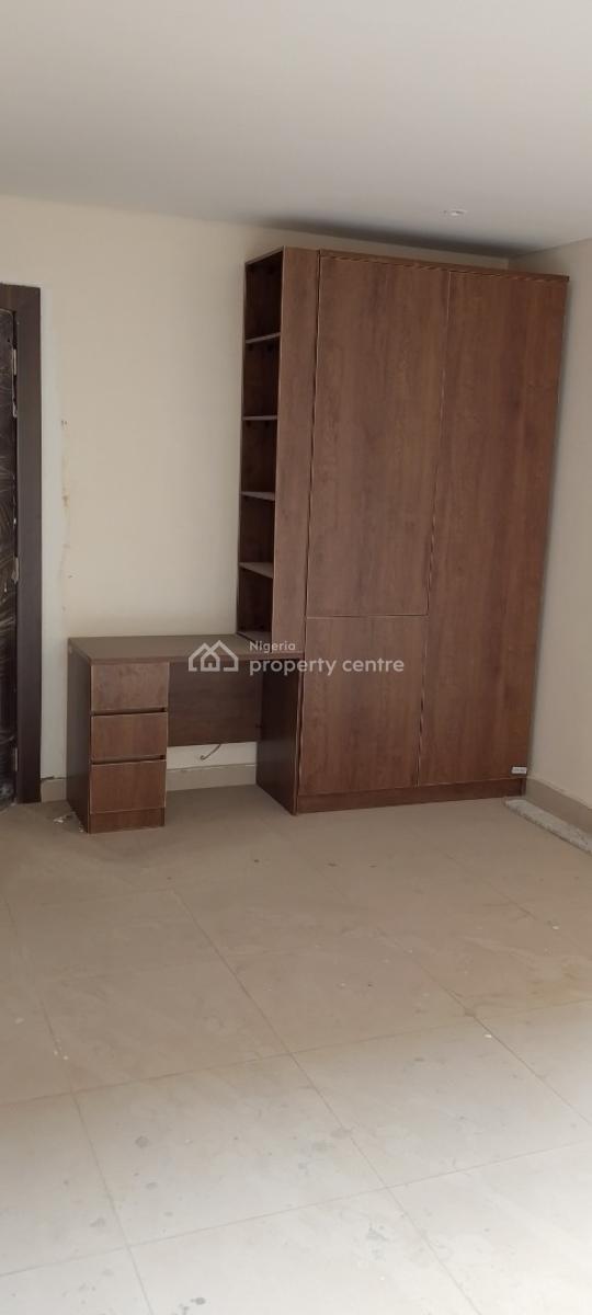 Lovely One Room Flat(self Contain), Onike, Yaba, Lagos, Self Contain (single Rooms) for Sale