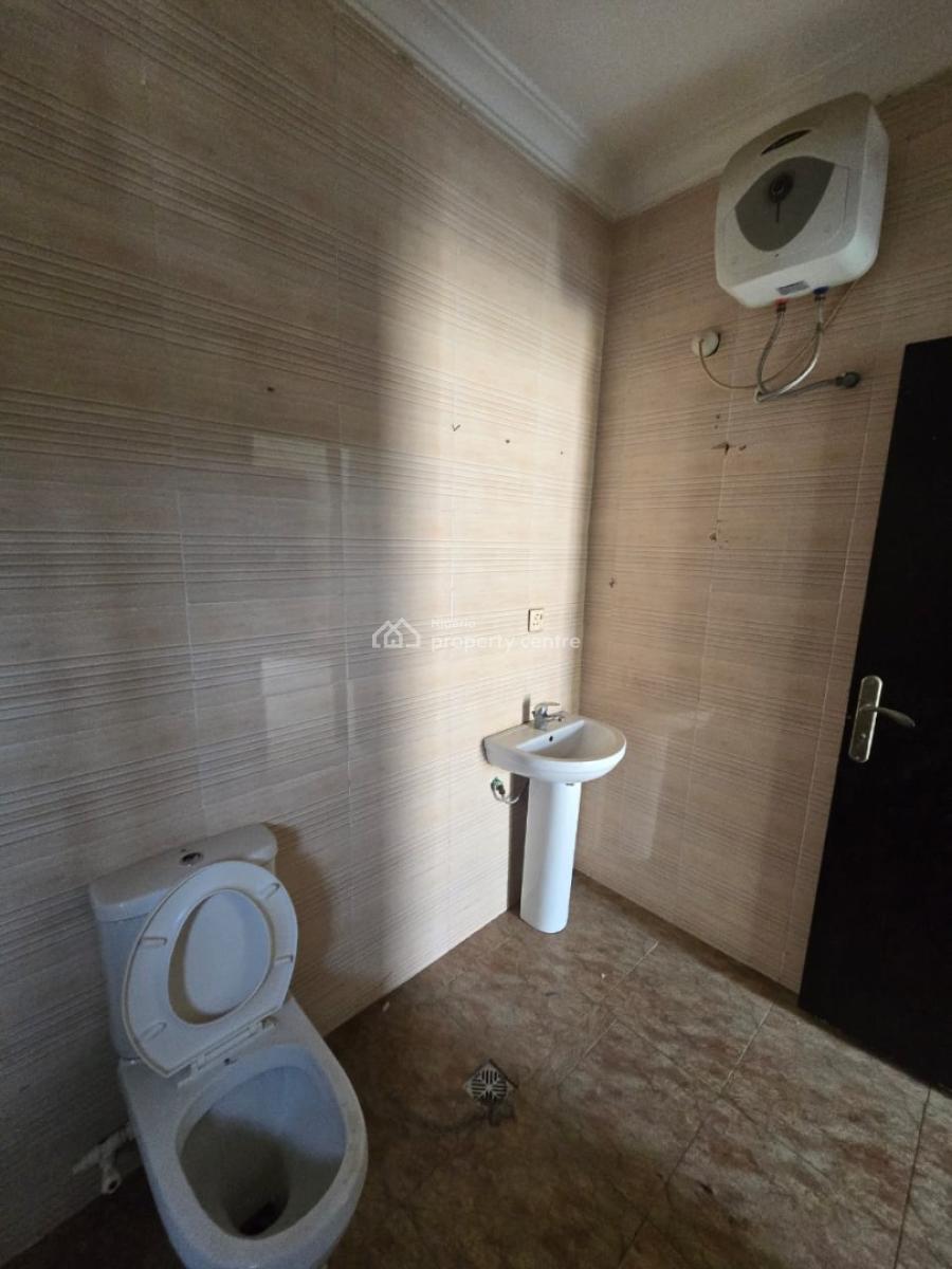 Lovely 3 Bedroom Flat, Gra Phase 2, Magodo, Lagos, Flat / Apartment for Rent