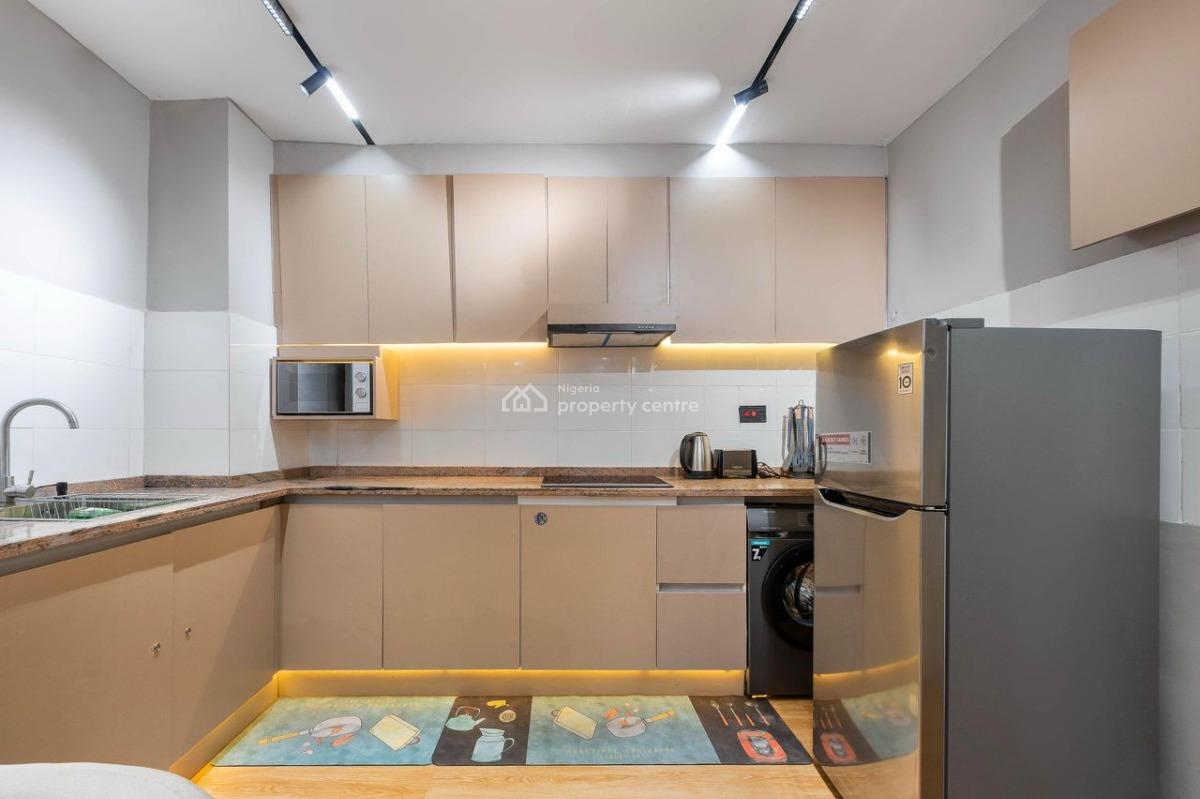 Deluxe En-suite 2 Bedroom Apartment with Gym, Balcony Sit Out & Ps5, Lekki Phase 1, Lekki, Lagos, Flat / Apartment Short Let