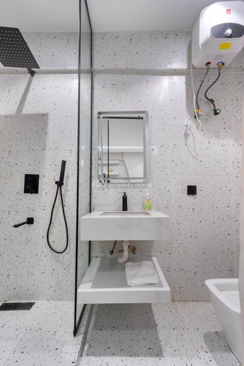 Deluxe En-suite 2 Bedroom Apartment with Gym, Balcony Sit Out & Ps5, Lekki Phase 1, Lekki, Lagos, Flat / Apartment Short Let