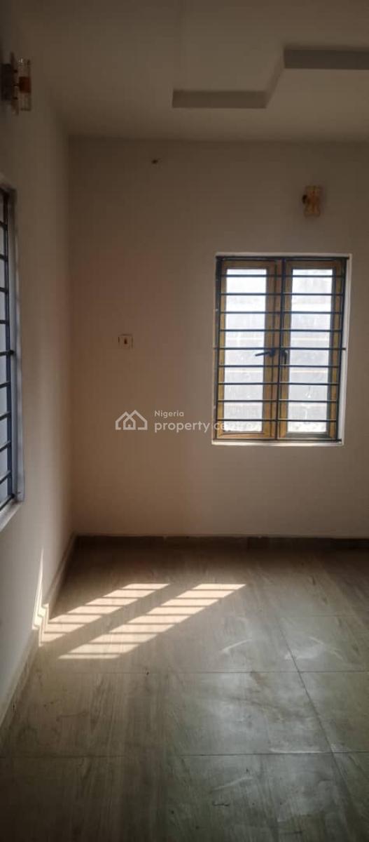 3 Bedroom Flat Apartment, Olowora, Magodo, Lagos, Flat / Apartment for Sale