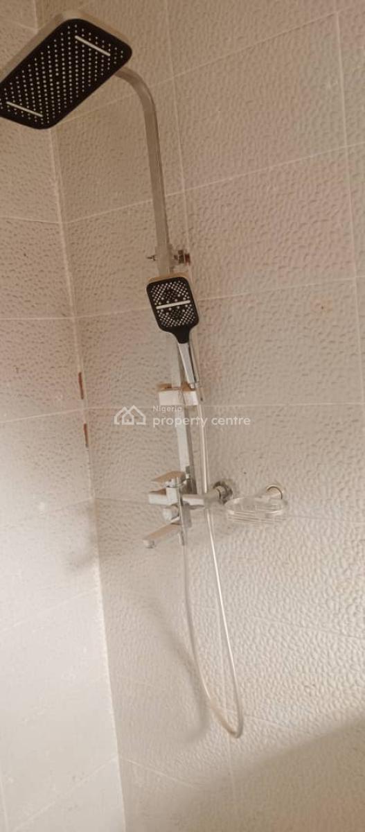 3 Bedroom Flat Apartment, Olowora, Magodo, Lagos, Flat / Apartment for Sale