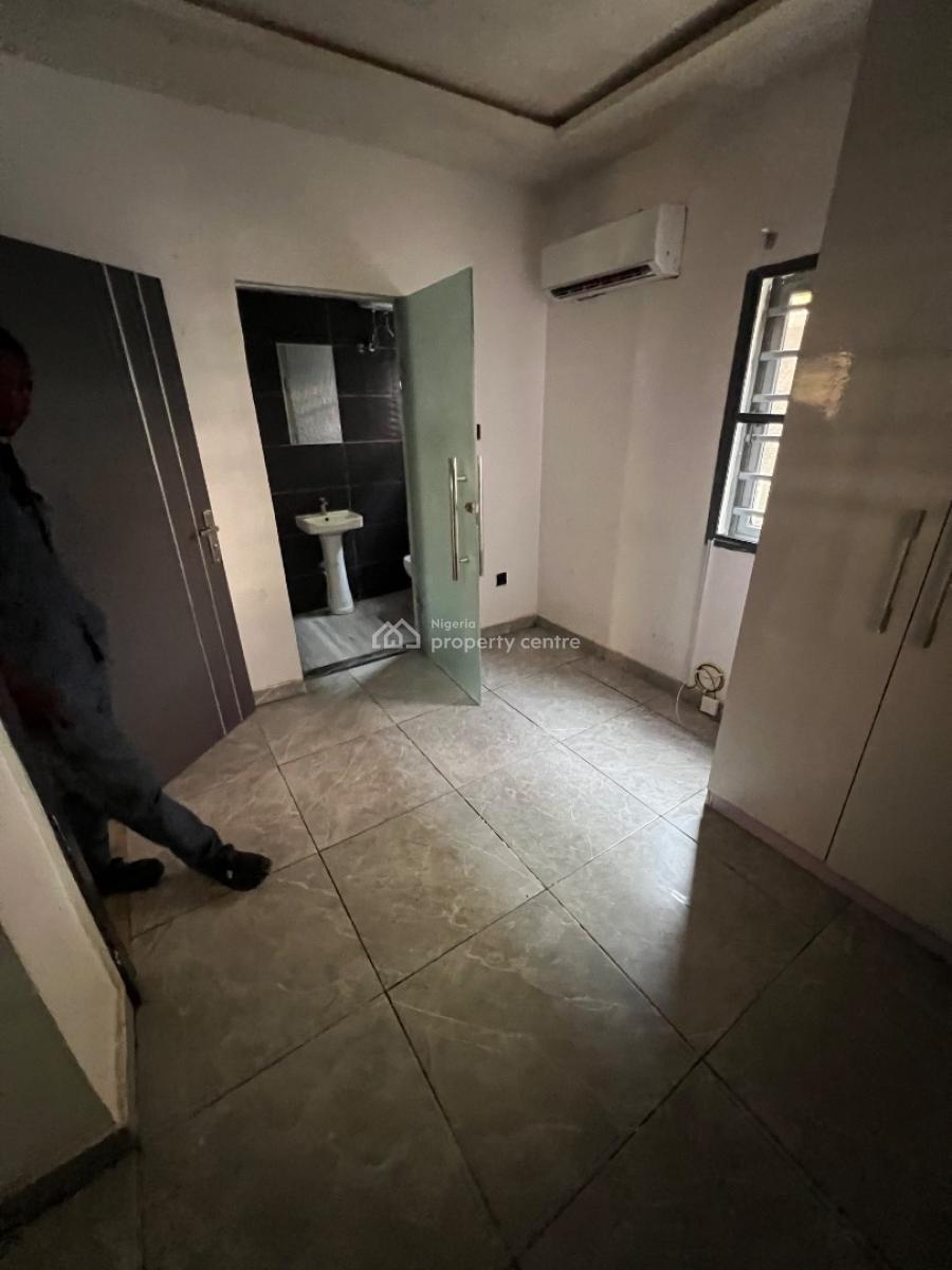 Super-clean, Serviced Miniflat, with a Fitted Kitchen Visitors Toilet, Lekki Phase 1, Lekki, Lagos, Mini Flat (room and Parlour) for Rent