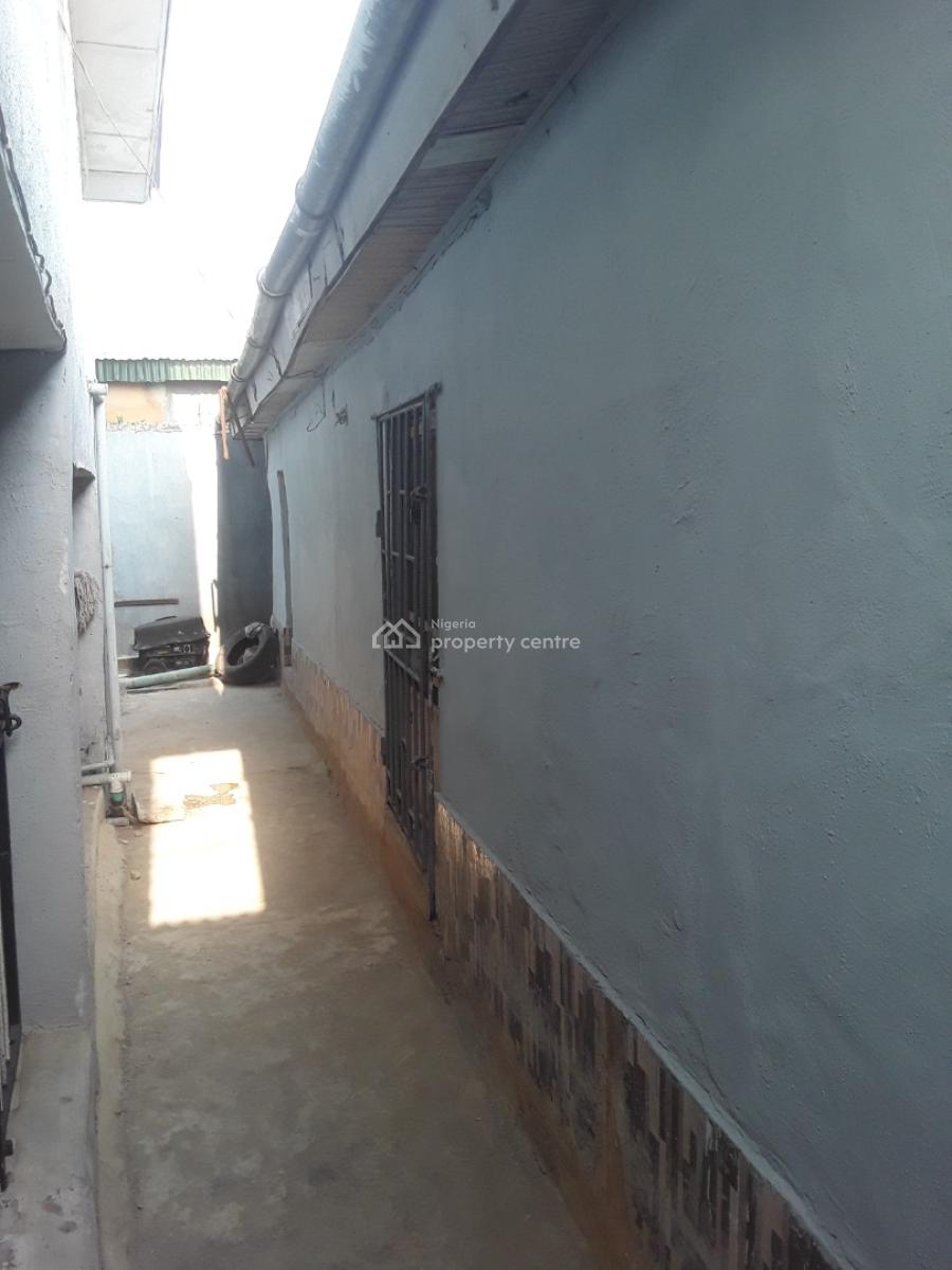 2bedroom at Shomolu Bariga, Odelano Street, Bariga, Shomolu, Lagos, Flat / Apartment for Rent