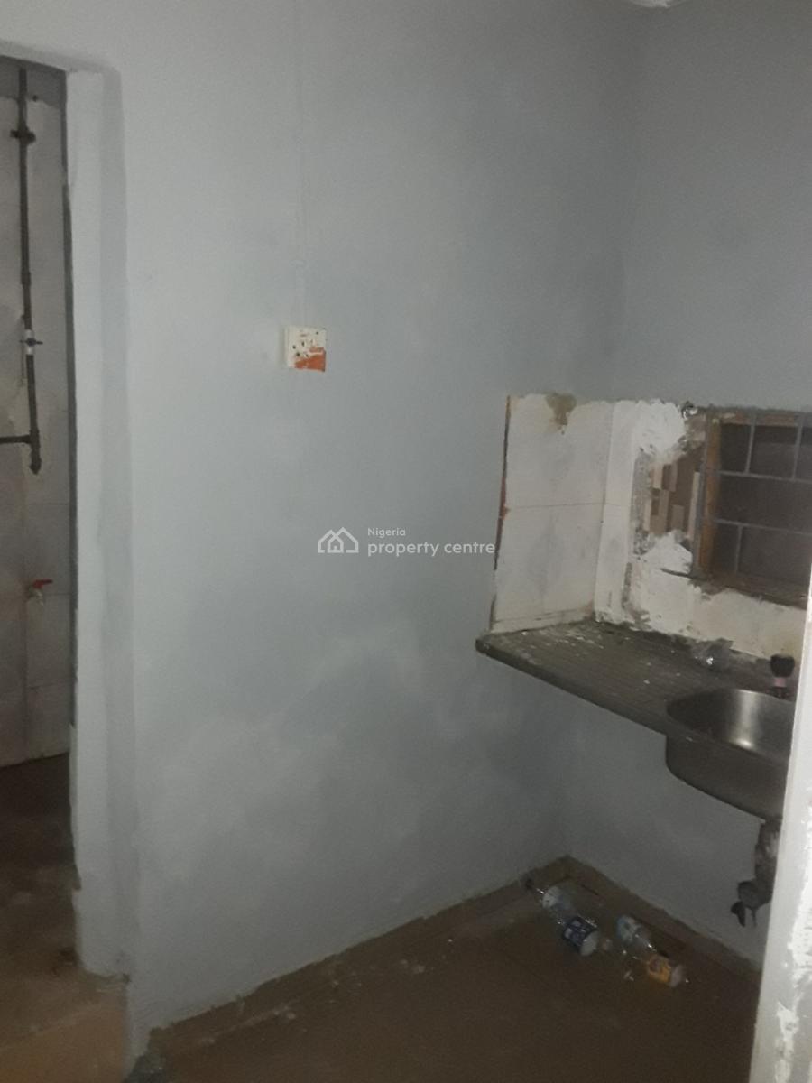 2bedroom at Shomolu Bariga, Odelano Street, Bariga, Shomolu, Lagos, Flat / Apartment for Rent