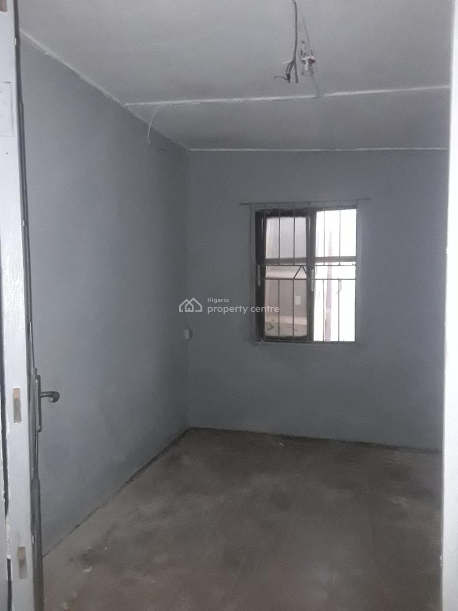 2bedroom at Shomolu Bariga, Odelano Street, Bariga, Shomolu, Lagos, Flat / Apartment for Rent