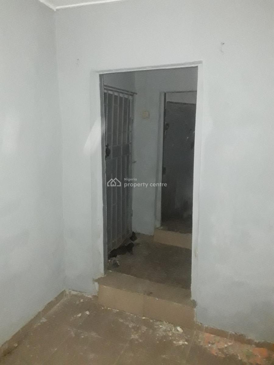 2bedroom at Shomolu Bariga, Odelano Street, Bariga, Shomolu, Lagos, Flat / Apartment for Rent