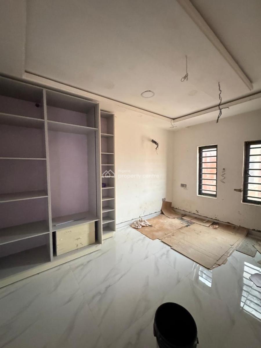 Exclusive 3 Bedroom Apartment, Lekki Phase 1, Lekki, Lagos, Flat / Apartment for Sale