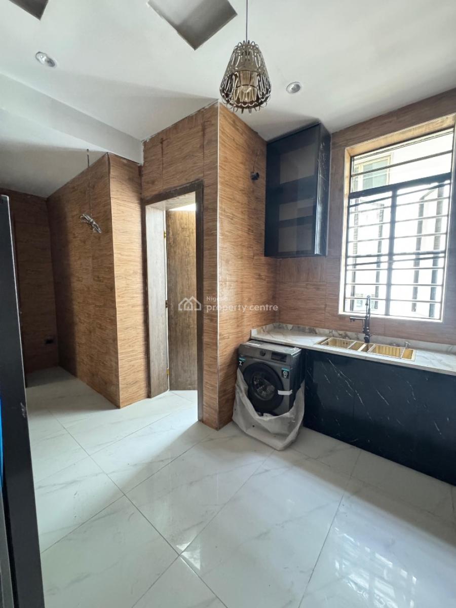 Classy 3 Bedroom Apartment Fully Fitted, Lekki Phase 1, Lekki, Lagos, Flat / Apartment for Sale