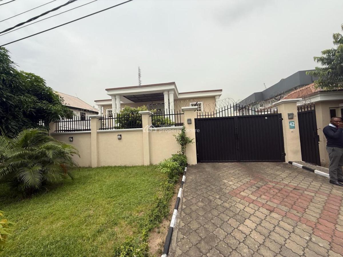 Spacious 5-bedroom Mansion Built on 1000sqmt Long Lease., on Adebayo Doherty Road,, Lekki Phase 1, Lekki, Lagos, Detached Duplex for Rent
