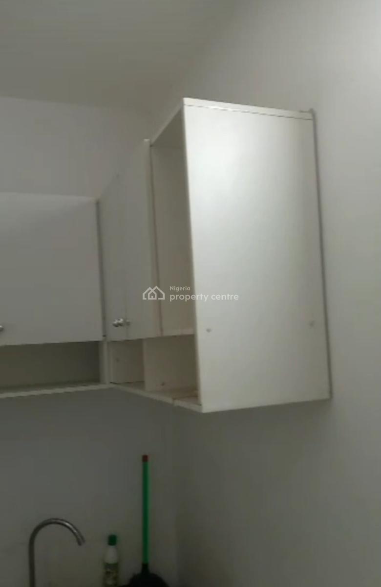 a Room Self Contained, Ligali Ayorinde, Victoria Island (vi), Lagos, Flat / Apartment for Rent