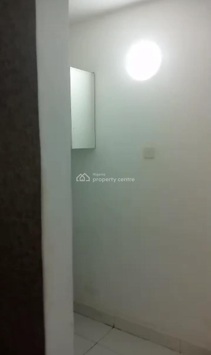 a Room Self Contained, Ligali Ayorinde, Victoria Island (vi), Lagos, Flat / Apartment for Rent