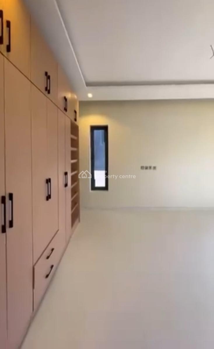 4bedrooms Semi Detached with Bq, Tarred Road, Guzape District, Abuja, Semi-detached Duplex for Rent