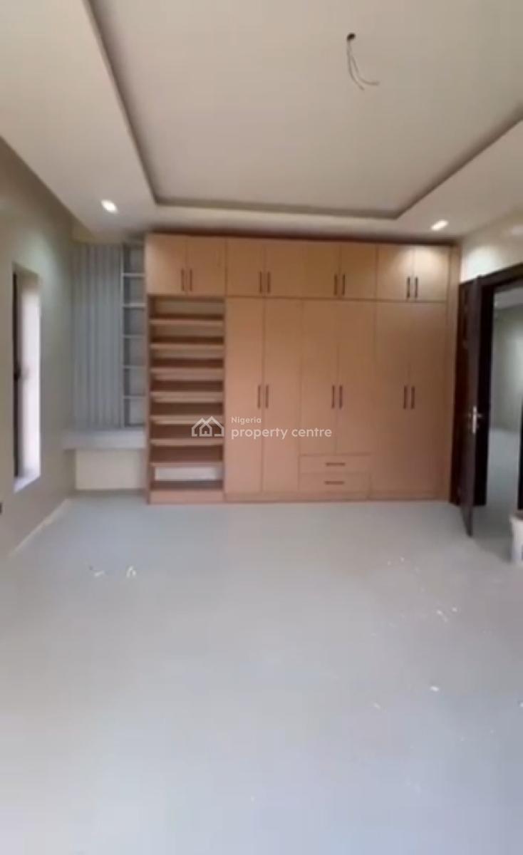 4bedrooms Semi Detached with Bq, Tarred Road, Guzape District, Abuja, Semi-detached Duplex for Rent