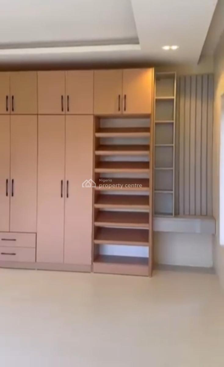 4bedrooms Semi Detached with Bq, Tarred Road, Guzape District, Abuja, Semi-detached Duplex for Rent