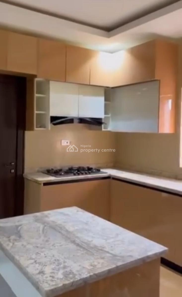 4bedrooms Semi Detached with Bq, Tarred Road, Guzape District, Abuja, Semi-detached Duplex for Rent