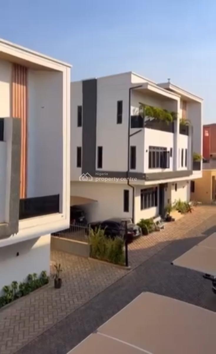 4bedrooms Semi Detached with Bq, Tarred Road, Guzape District, Abuja, Semi-detached Duplex for Rent