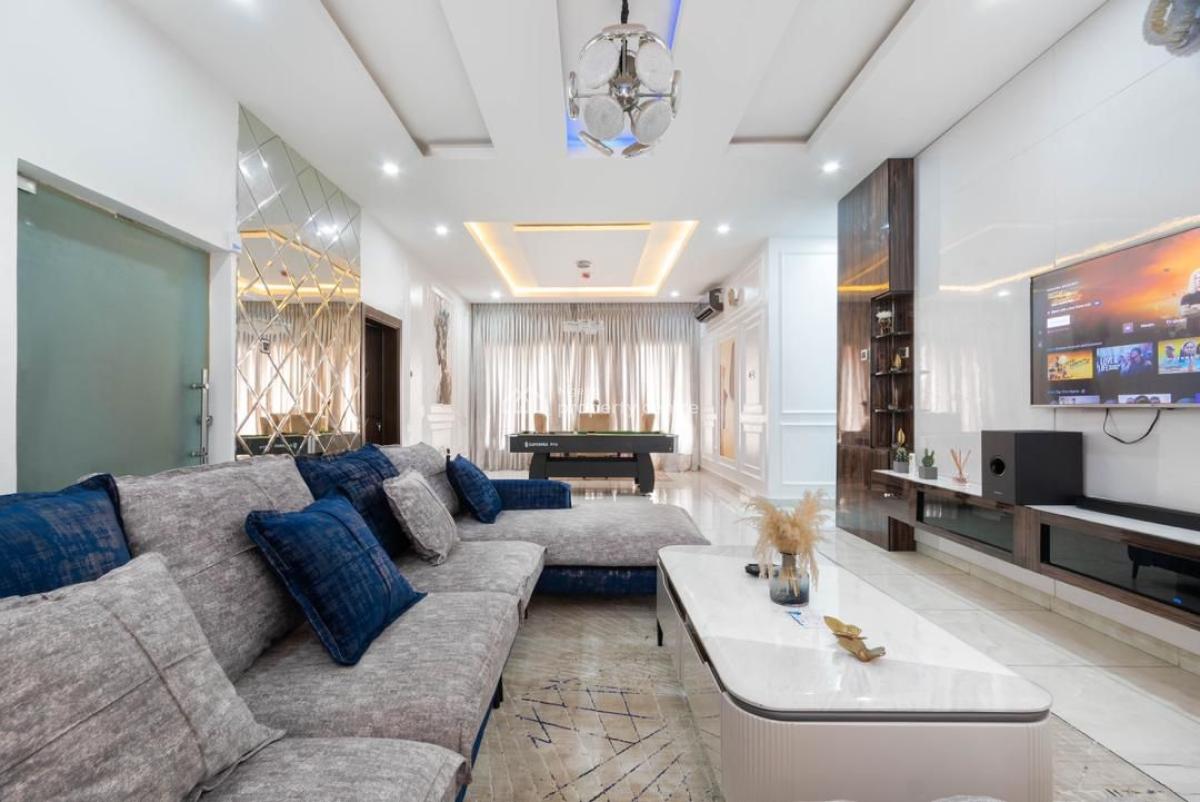 Luxury 3-bedroom Apartment with Housekeeping and Swimming Pool, Snooker, Superfast Wifi and 24hrs Power Supply, Lekki, Lagos, Flat / Apartment Short Let
