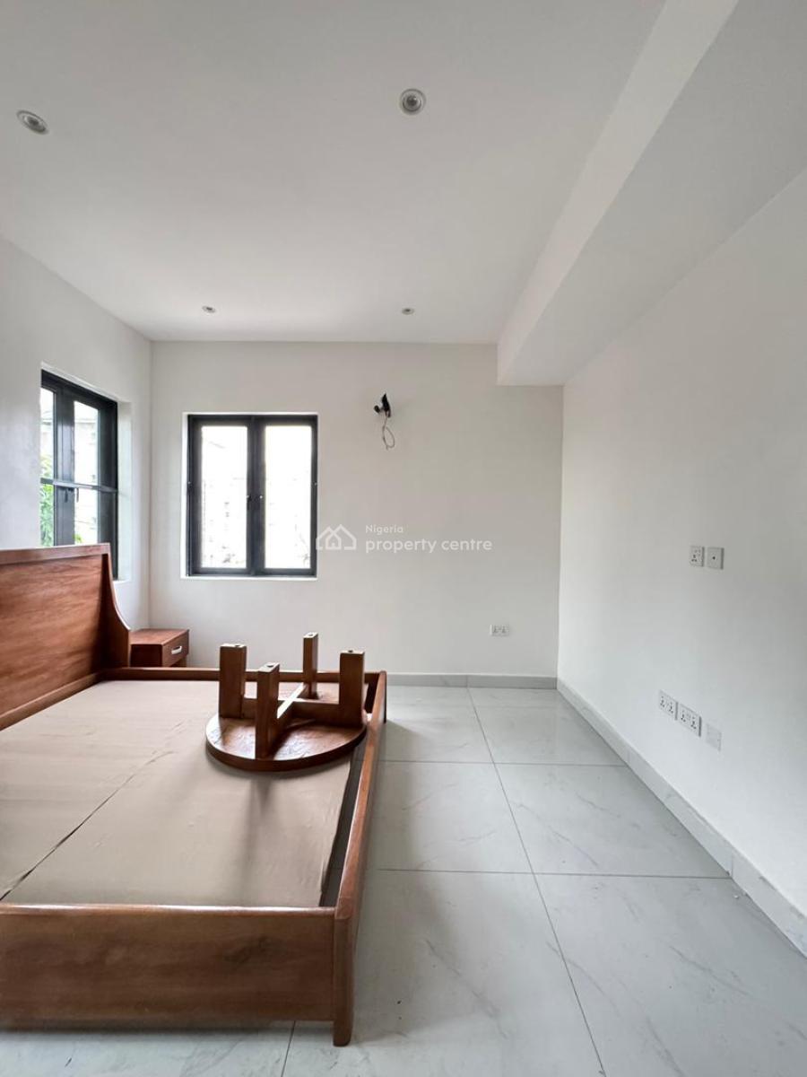 Very Spacious Lovely 3 Bedroom Apartment with Bq and Elevator, Spaciously Built Apartment with Elevator, Bq, Alagomji, Yaba, Lagos, Block of Flats for Sale