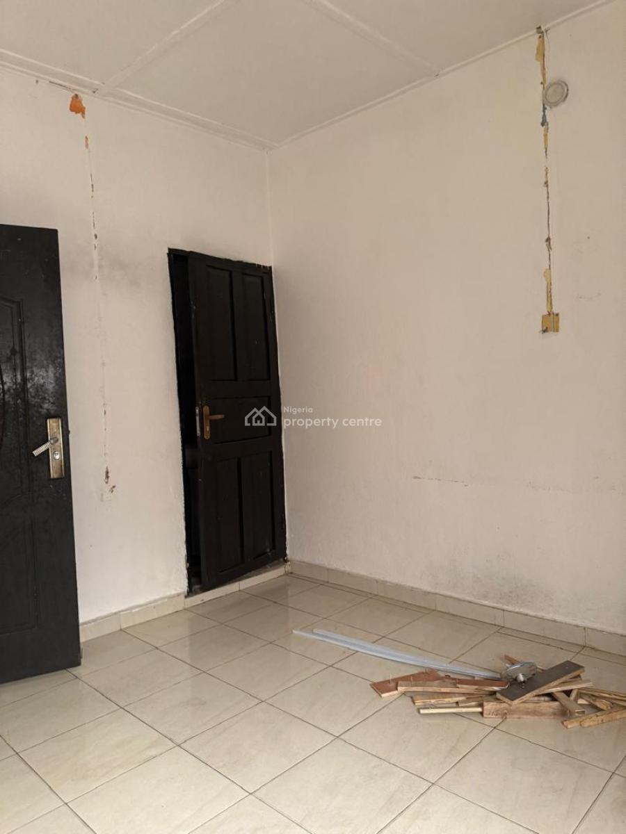 3 Bedroom  Bungalow, Self Compound, Omole Phase 2, Ikeja, Lagos, Detached Bungalow for Rent