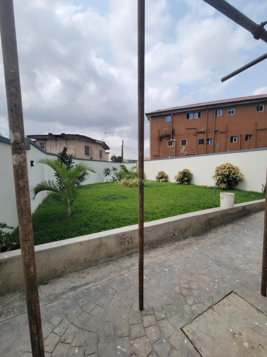 4 Bedrooms Terrace House, Obanikoro Estate, Obanikoro, Shomolu, Lagos, Terraced Duplex for Sale