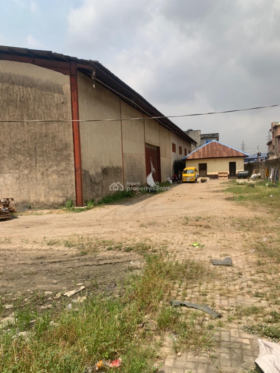 Warehouse, Salolo Bustop Lagos Abekaout Express Way, Abule Egba, Agege, Lagos, Warehouse for Rent