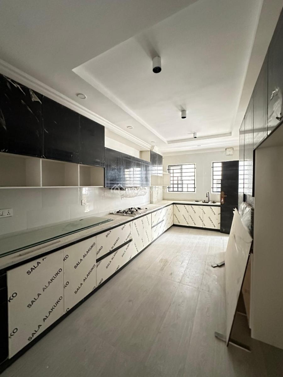 Newly Built 4 Bedroom Apartment, Lekki Phase 1, Lekki, Lagos, Flat / Apartment for Sale