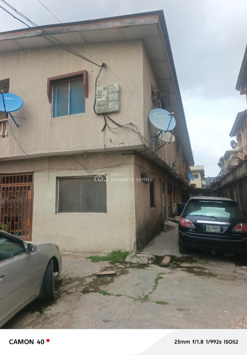 3 Bed Room Flat in a Block of Flat in Canal Estateokota Isolo, Canal Estate Okota Isolo, Okota, Isolo, Lagos, Flat / Apartment for Sale