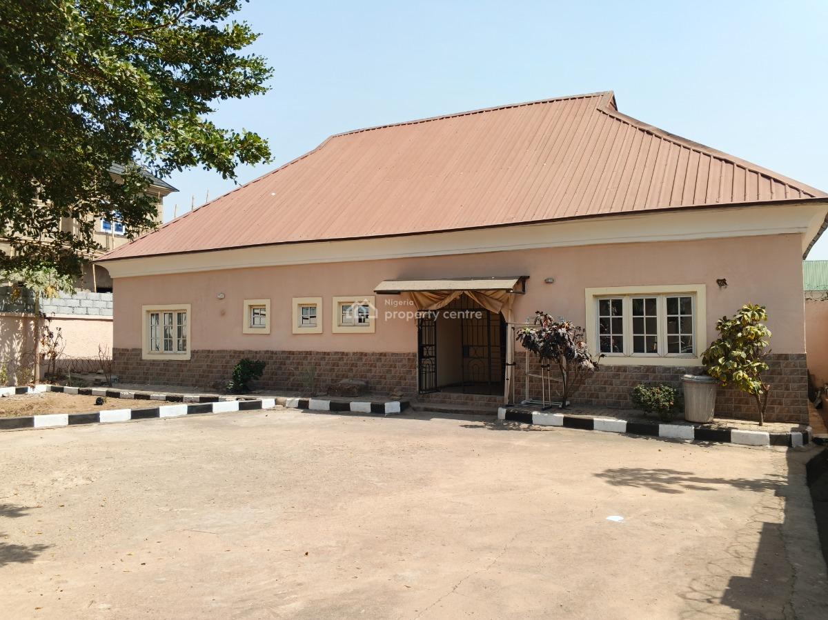 Sweet 3bedroom Bungalow with Massive Compound, Dawaki, Gwarinpa, Abuja, Detached Bungalow for Rent