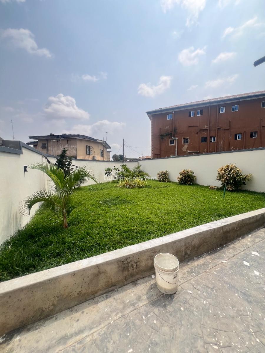 Luxury Fully Fitted 4 Bedrooms Terrace -duplex House with Bq, Obanikoro, Shomolu, Lagos, Terraced Duplex for Sale
