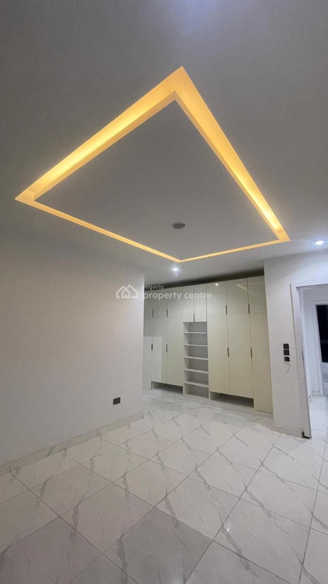 a Splendid Luxurious Styled 2 Bedroom Apartment in a Secured  Estate, Agungi, Lekki, Lagos, Block of Flats for Sale