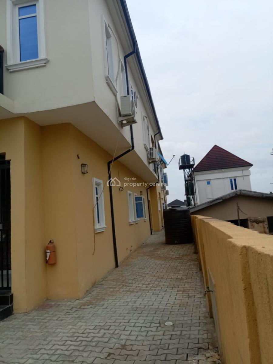 Beautiful Spacious Standard 2bedrooms Flat Upstairs(video), Value County Estate Ogidan Bustop Sangotedo, Ajah, Lagos, Flat / Apartment for Rent