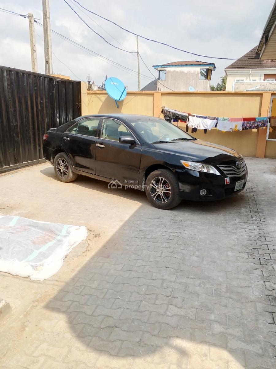 Well Renovated Room and Parlor Self, Bashorun Majek..., Sangotedo, Ajah, Lagos, Flat / Apartment for Rent