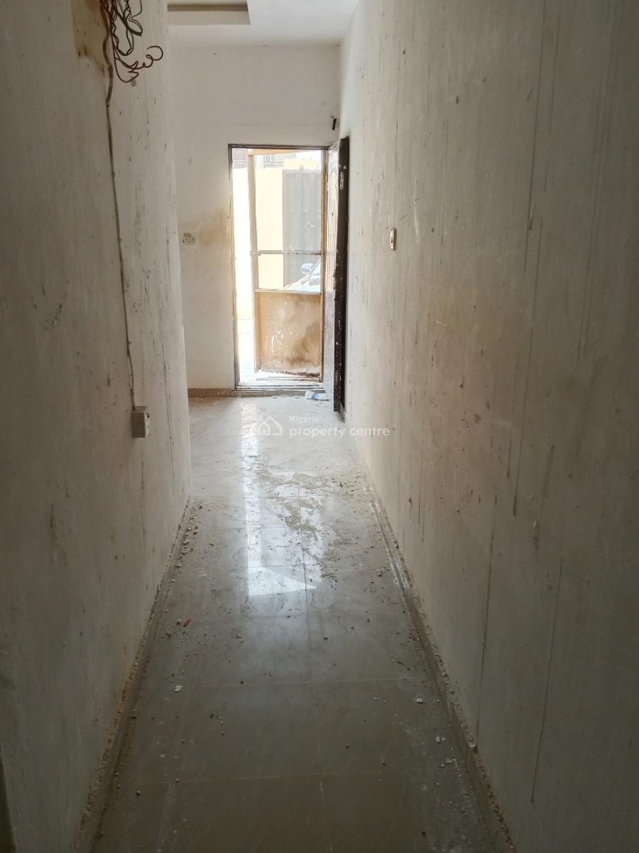 Well Renovated Room and Parlor Self, Bashorun Majek..., Sangotedo, Ajah, Lagos, Flat / Apartment for Rent