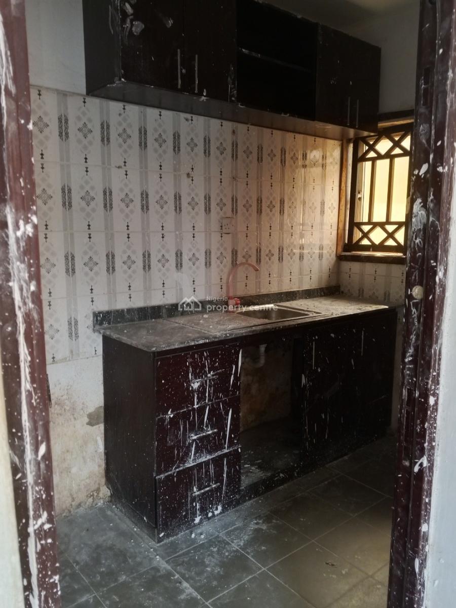 Well Renovated Room and Parlor Self, Bashorun Majek..., Sangotedo, Ajah, Lagos, Flat / Apartment for Rent