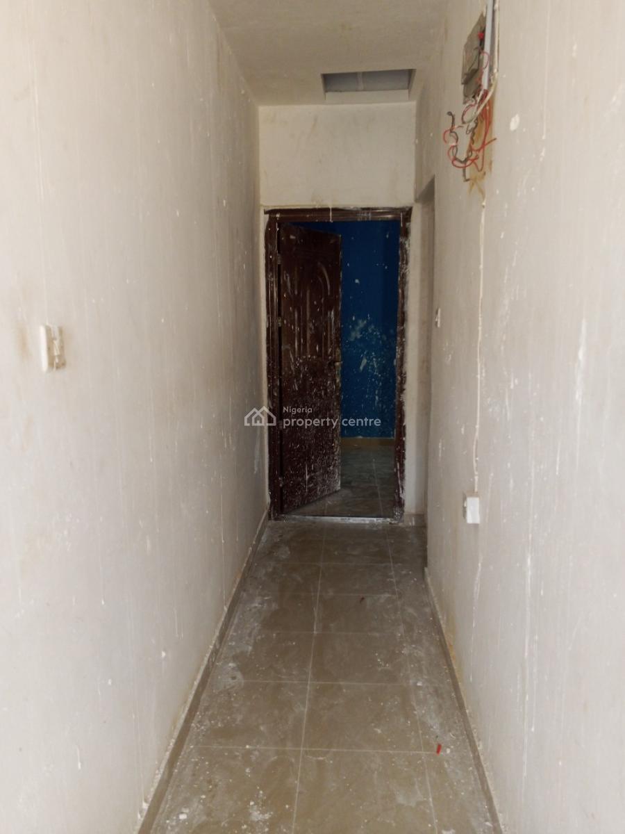 Well Renovated Room and Parlor Self, Bashorun Majek..., Sangotedo, Ajah, Lagos, Flat / Apartment for Rent