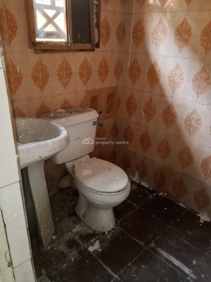 Well Renovated Room and Parlor Self, Bashorun Majek..., Sangotedo, Ajah, Lagos, Flat / Apartment for Rent